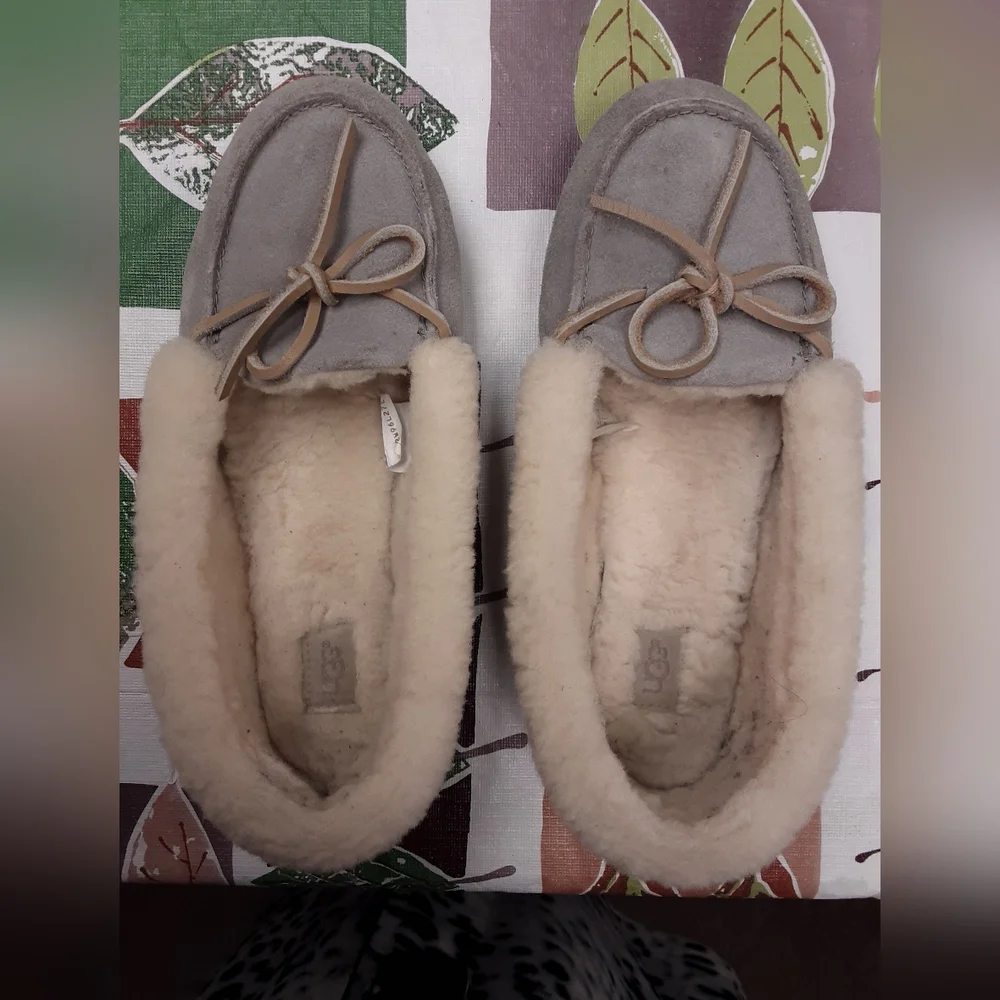 RARE Genuine Ugg Solana Moccasin Size 8M - Picture 2 of 12